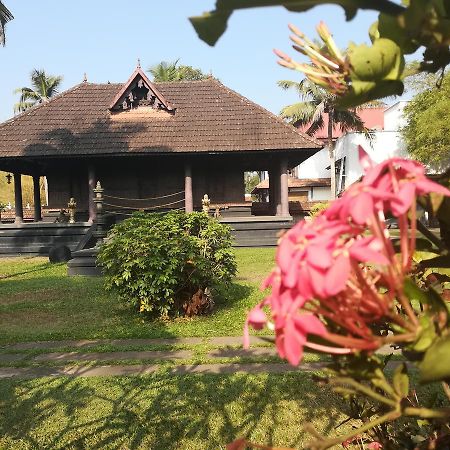 Treebo Premium Travancore Palace Cherthala Alappuzha Luaran gambar